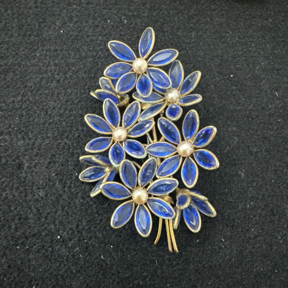Stunning Rare Early Trifari Gripoix Glass Brooch Cobalt & Pearl Floral Fur Clip